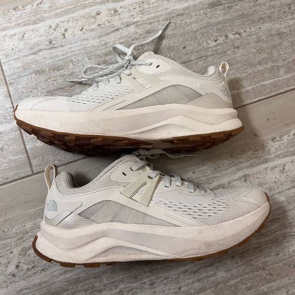 North face tennis shoes - Picture 3 of 3